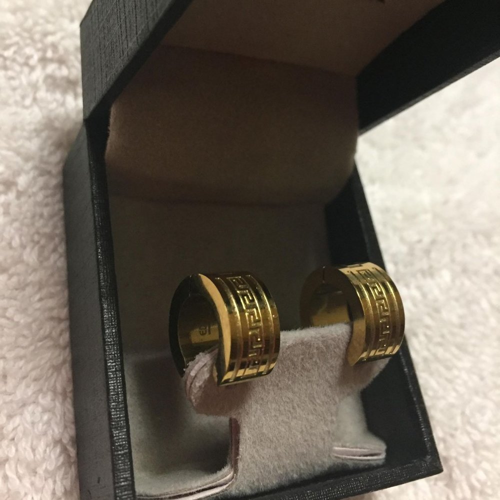 EdForce Stainless Steel Gold Hoop Gold Earrings - Picture 4 of 16
